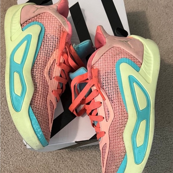 Jayson Tatum - Picture 2 of 3